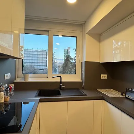 Luxurious * تيرانا